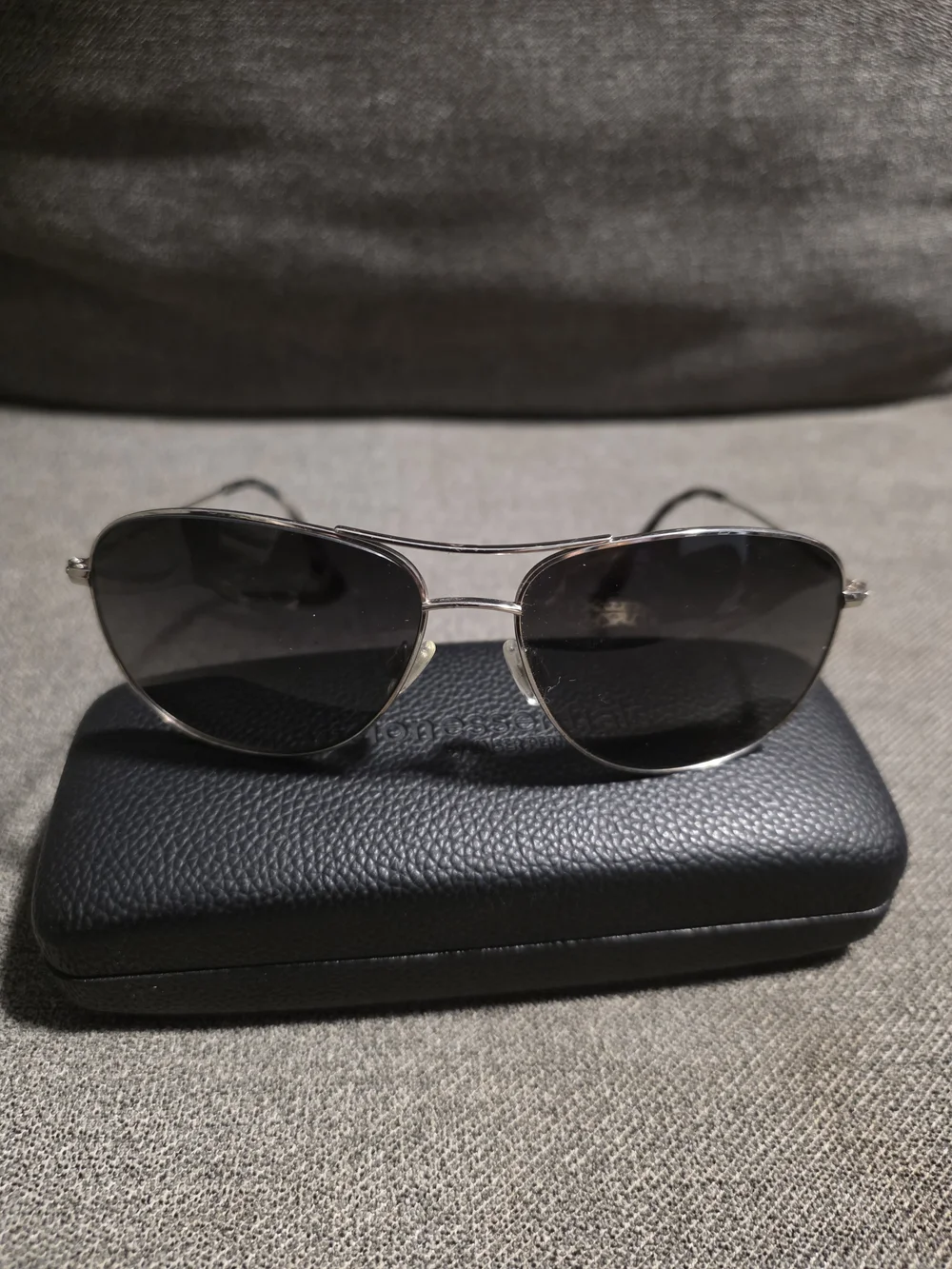 Maui Jim Classic Silver Aviator Sunglasses with Dark Lenses